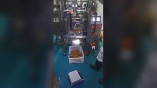 Automatyczna maszyna do pakowania sosu 500g | Rozwiązanie opakowaniowe z pionowym wypełnieniem (VFFS).